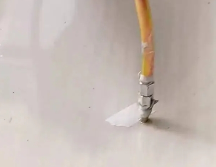 江达瓷砖空鼓维修公司专业解答在瓷砖铺贴过程中，如果使用的砂料过粗（如全部使用了粗砂），可能会导致以下问题